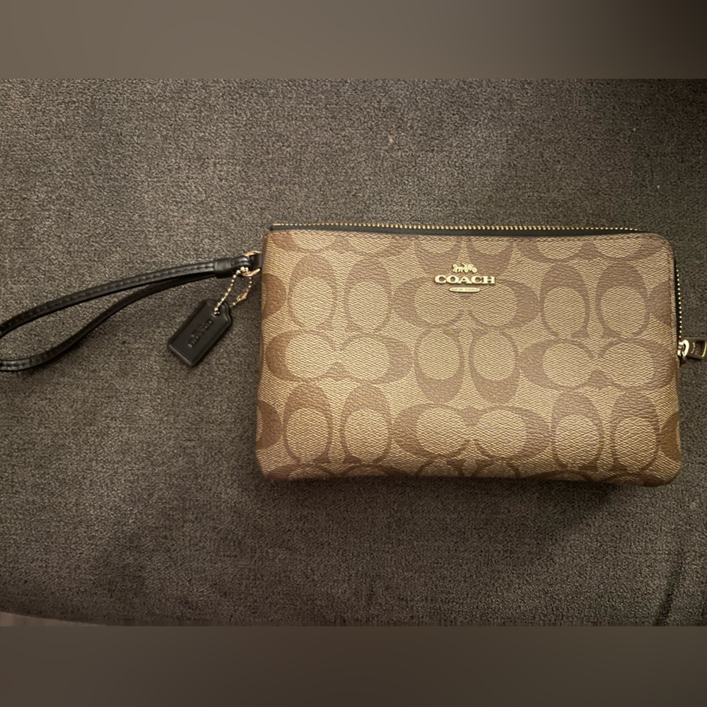 Coach wallet, tan, looks new, barely used